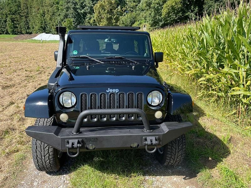 Schwarz Gebraucht 2013 Jeep Wrangler Sahara SUV | 24.490 € (Fairer Preis) - Bild 1/4