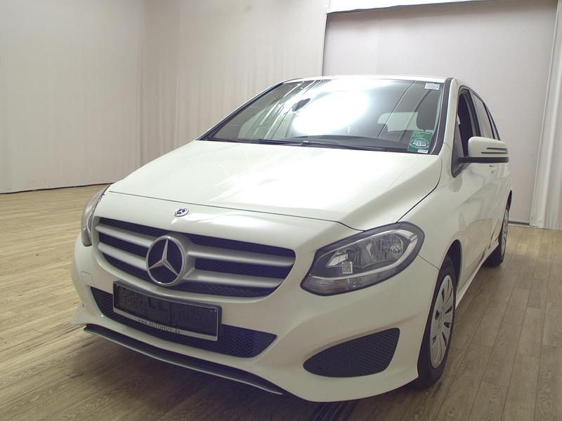 Gebraucht Mercedes B180 109 PS (80 kW) 2017 Weiß Van / Kleinbus