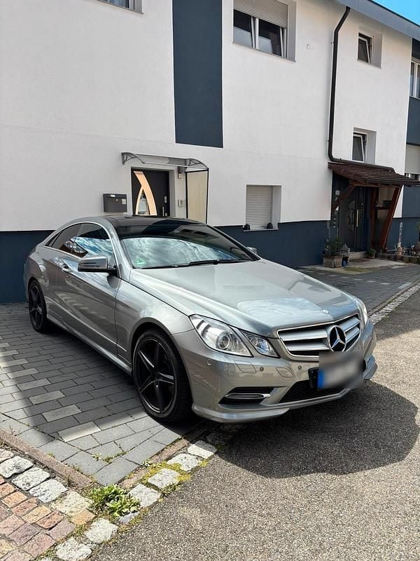 Silber Gebraucht 2012 Mercedes E250 AMG line Coupé | 9.000 € (Guter Preis) - Bild 1/4