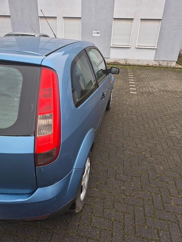 Gebraucht Ford Fiesta Trend 69 PS (50 kW) 2003 Blau Kleinwagen