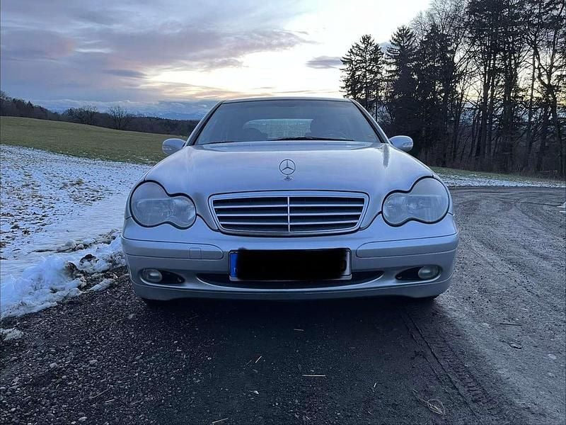 Gebraucht 2002 Mercedes C220 Classic Limousine | 2.000 € (Guter Preis) - Bild 1/4