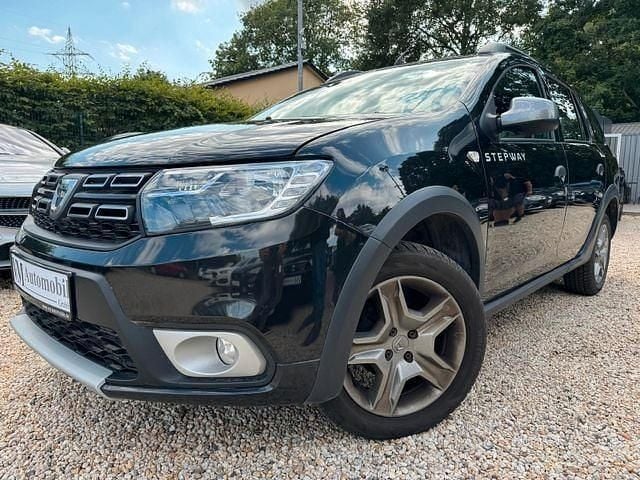 Schwarz Gebraucht 2020 Dacia Logan MCV Stepway Kombi | 12.990 € (Fairer Preis) - Bild 1/4