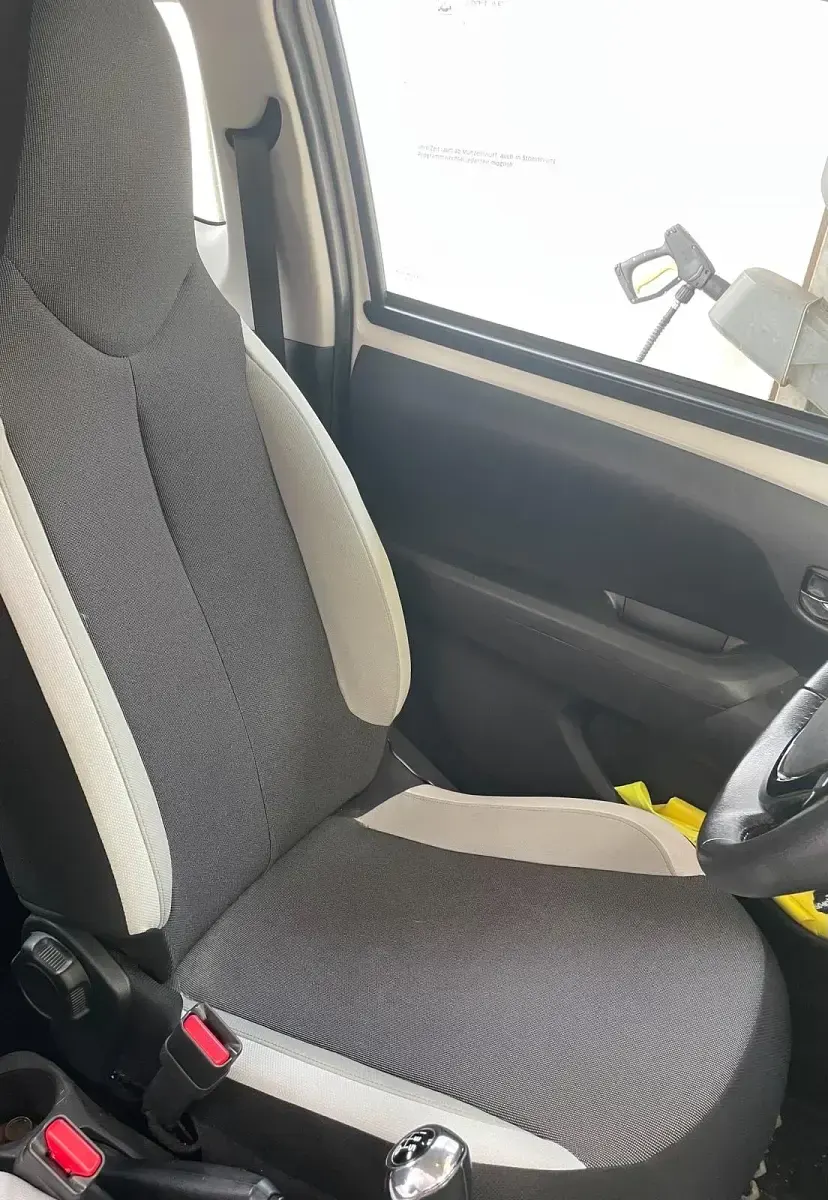 Gebraucht Toyota Aygo X-play 69 PS (50 kW) 2017 Weiß Kleinwagen