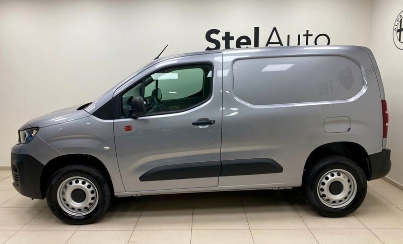 Neu Peugeot Partner 131 PS (96 kW) 2025 Grau Van / Kleinbus