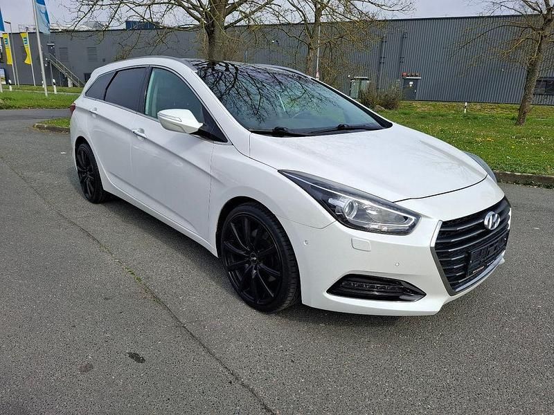 Gebraucht Hyundai i40 Premium 141 PS (103 kW) 2017 Weiß Kombi