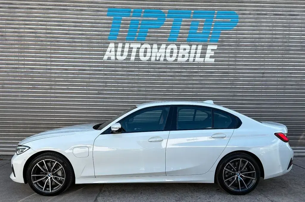Gebraucht BMW 330 Sport Line 184 PS (135 kW) 2021 Alpinweiss iii Limousine