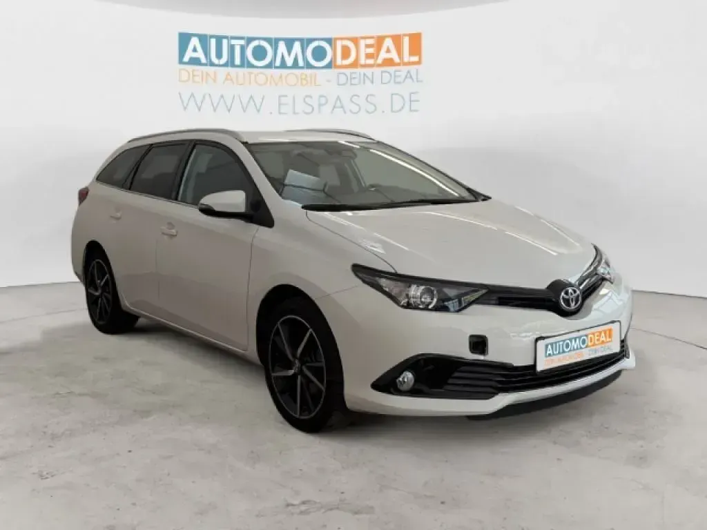 Gebraucht Toyota Auris Team 116 PS (85 kW) 2019 Weiss Kleinwagen