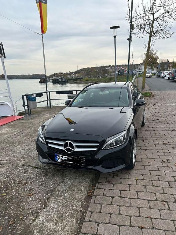 Schwarz Gebraucht 2016 Mercedes 200 Limousine | 12.600 € - Bild 1/4