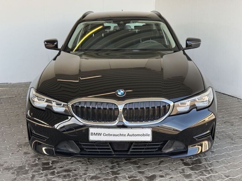 Schwarz uni Gebraucht 2022 BMW 318 Advantage Kombi | 26.498 € (Guter Preis) - Bild 1/4