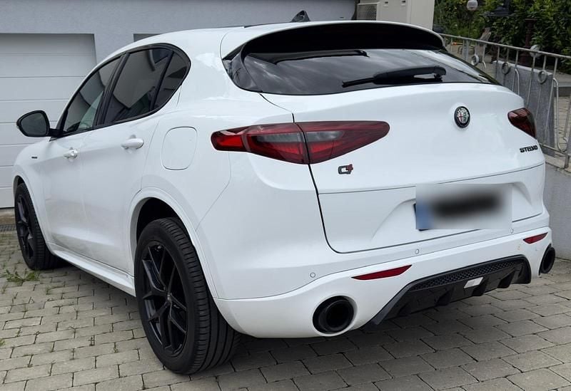 Weiß Gebraucht 2022 Alfa Romeo Stelvio Veloce SUV | 42.999 € (Teuer) - Bild 1/4
