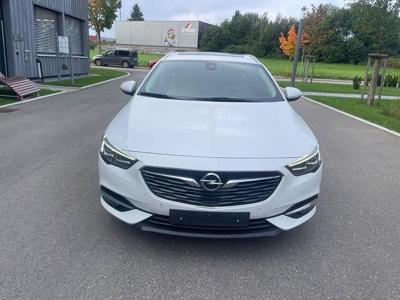 Weiß Gebraucht 2018 Opel Insignia Business Innovation Kombi | 16.900 € (Guter Preis) - Bild 1/4