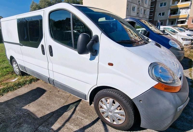 Weiß Gebraucht 2005 Renault Traffic Van / Kleinbus | 4.800 € - Bild 1/4