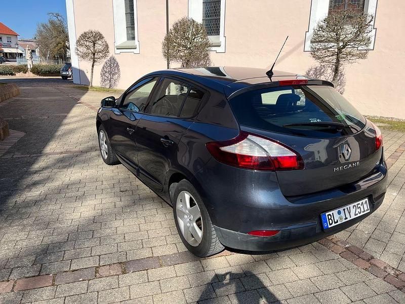 Gebraucht Renault Mégane Dynamique 110 PS (80 kW) 2014 Grau Limousine