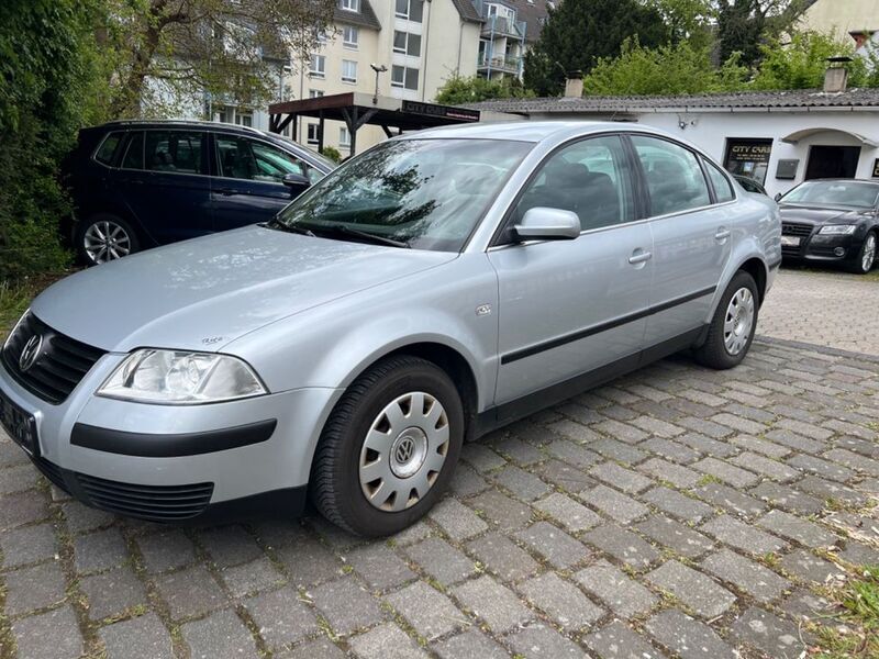Gebraucht VW Passat Basis 102 PS (75 kW) 2001 Silber Limousine