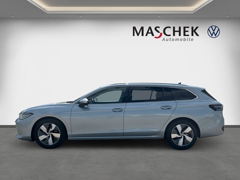 Gebraucht VW Passat IQ Drive 150 PS (110 kW) 2024 Oyster silver Kombi