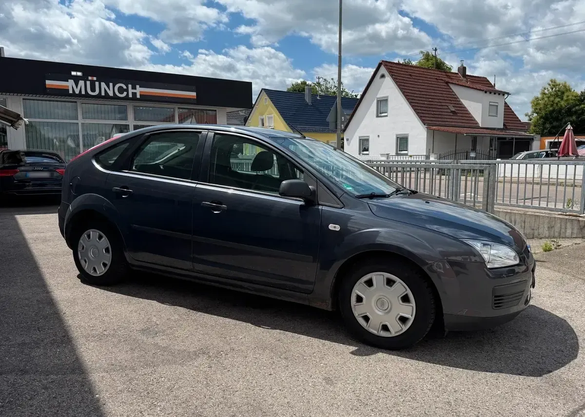 Gebraucht Ford Focus 100 PS (73 kW) 2007 Grau Limousine