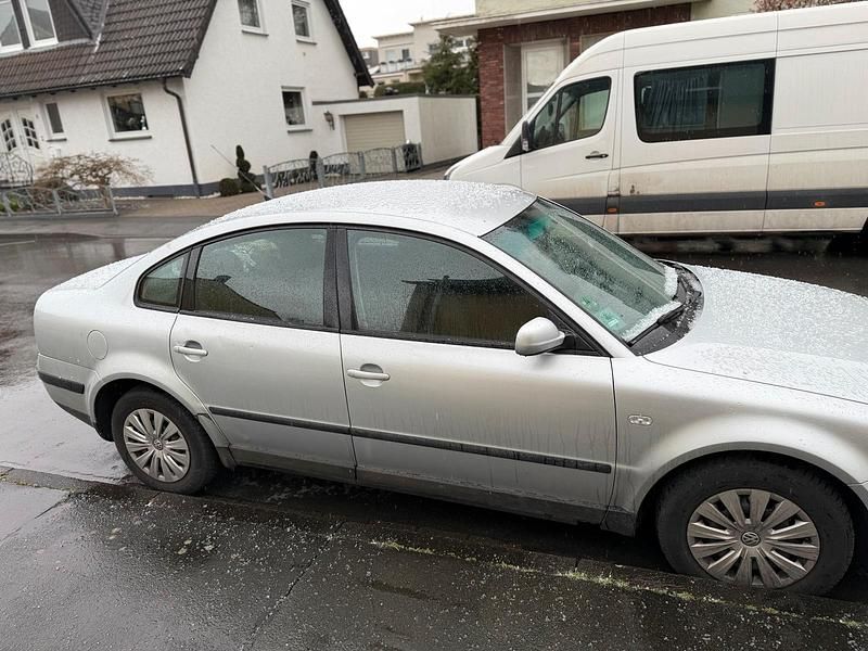 Gebraucht VW Passat 102 PS (75 kW) 2001 Silber Limousine
