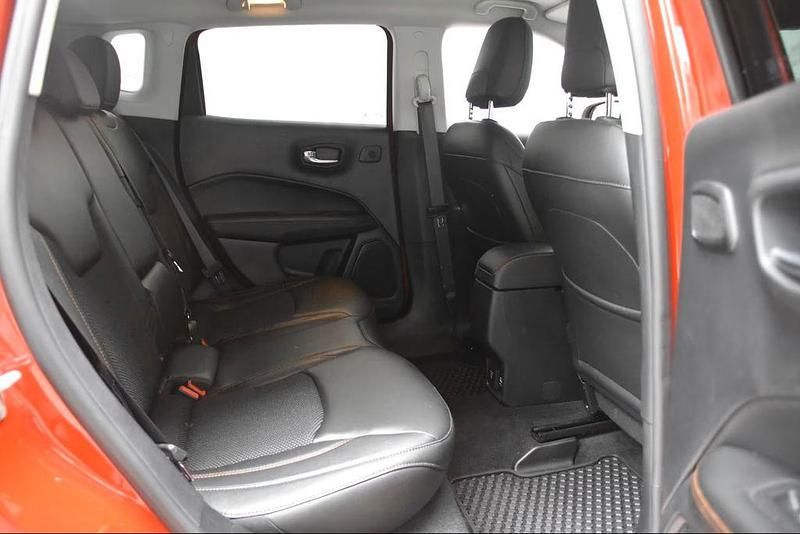 Gebraucht Jeep Compass Limited 140 PS (102 kW) 2019 Rot SUV