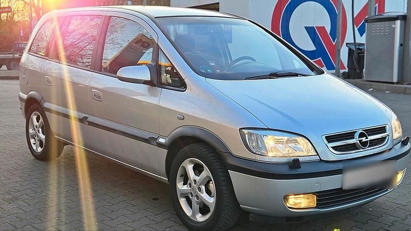 Gebraucht Opel Zafira 125 PS (91 kW) 2004 Silber Van / Kleinbus