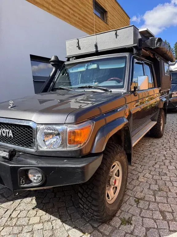 Gebraucht Toyota Land Cruiser 271 PS (199 kW) 2023 Grau SUV