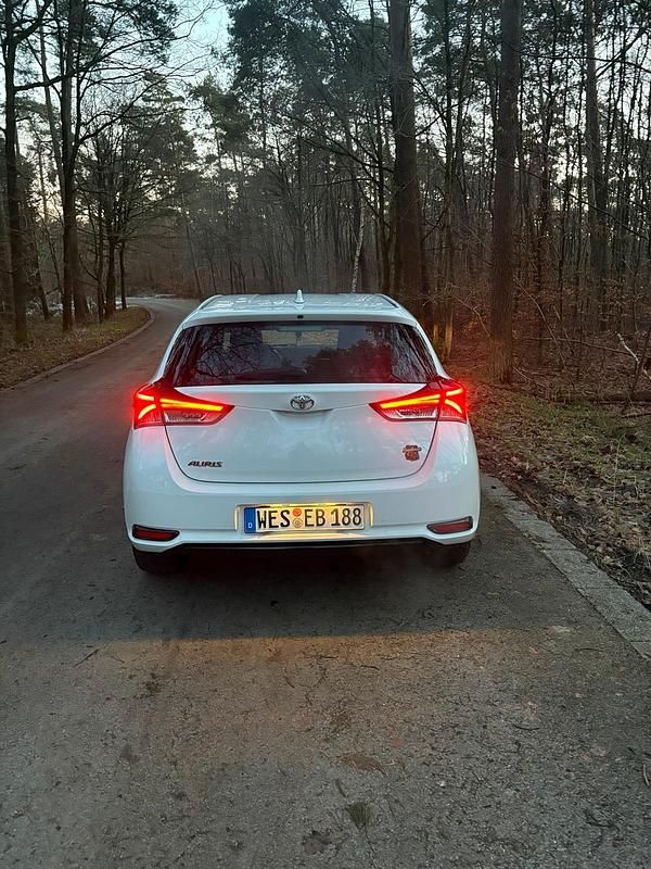 Gebraucht Toyota Auris 99 PS (72 kW) 2018 Weiß Kleinwagen