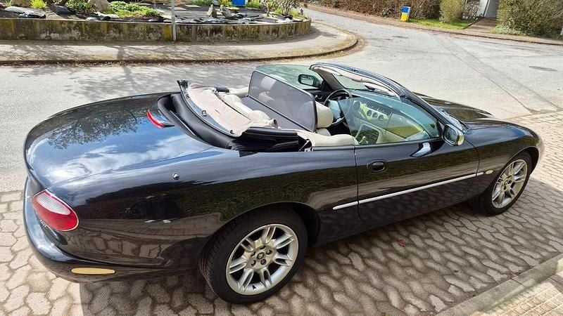 Gebraucht Jaguar XK8 284 PS (208 kW) 2021 Schwarz Cabrio