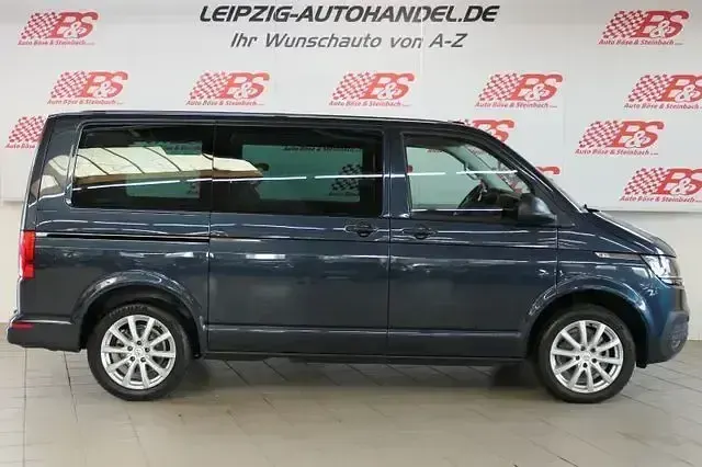 Gebraucht VW Multivan 150 PS (110 kW) 2021 Starlight blue Van / Kleinbus