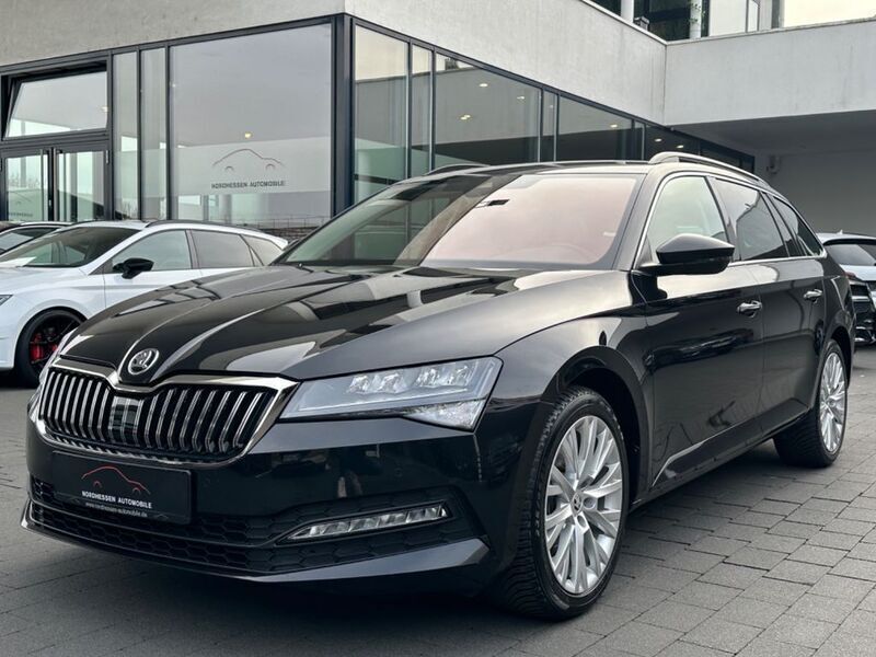 Schwarz Gebraucht 2024 Skoda Superb Ambition Kombi | 33.580 € (Superpreis) - Bild 1/4