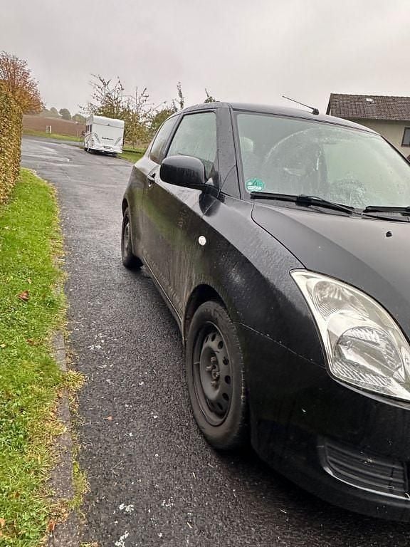 Schwarz Gebraucht 2009 Suzuki Swift Club Limousine | 2.300 € (Fairer Preis) - Bild 1/4