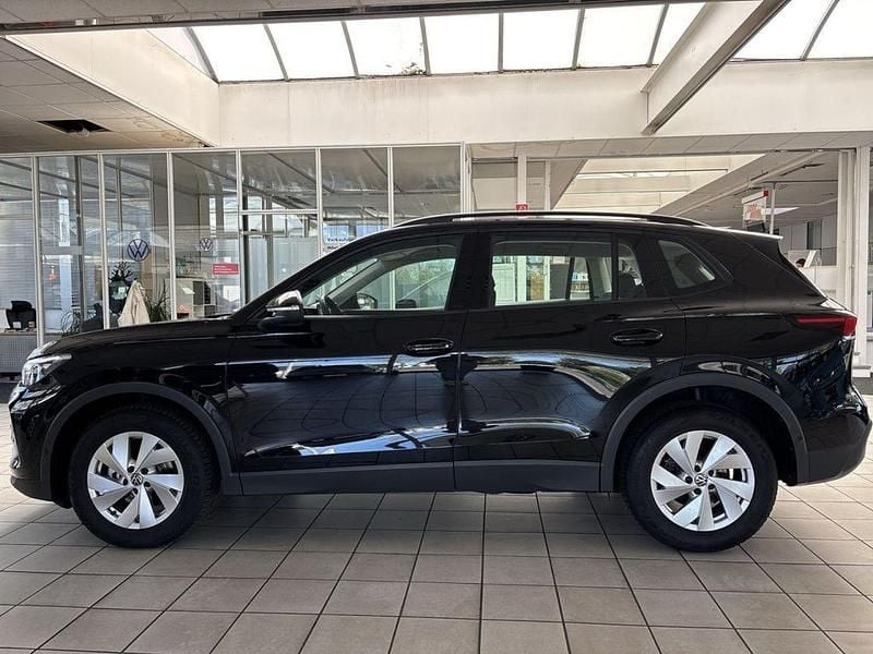 Gebraucht VW Tiguan 131 PS (96 kW) 2025 Schwarz metallic SUV