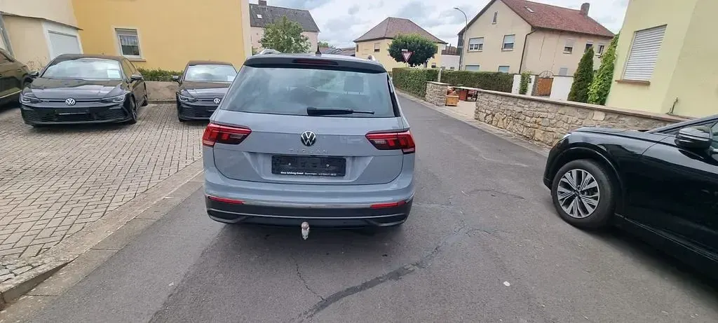 Gebraucht VW Tiguan Active 150 PS (110 kW) 2022 Mondsteingrau SUV