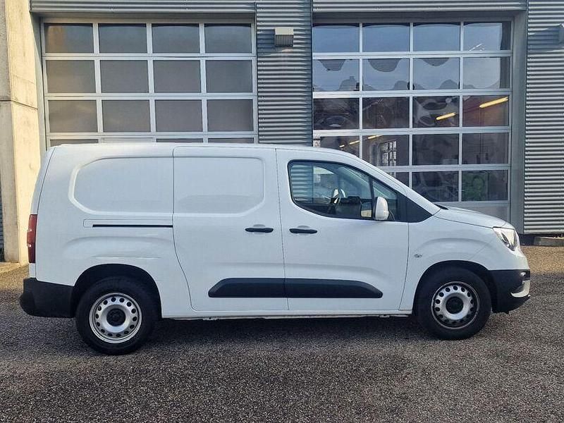 Gebraucht Opel Combo Edition 131 PS (96 kW) 2022 Weiß Van / Kleinbus