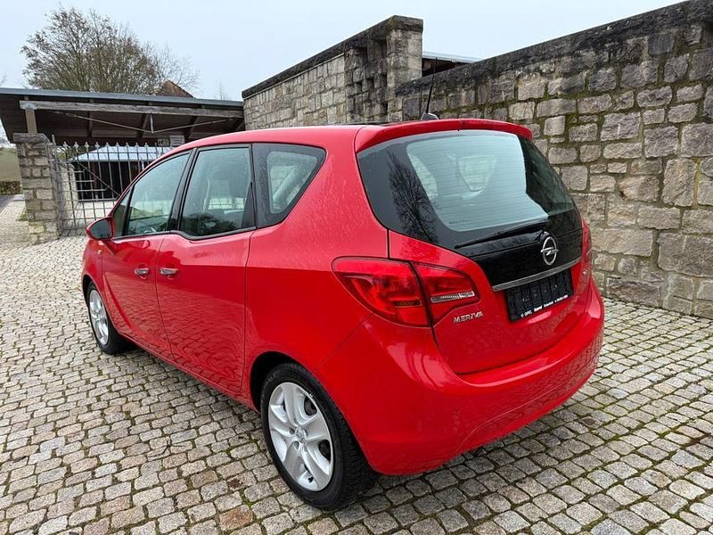 Gebraucht Opel Meriva Innovation 101 PS (74 kW) 2011 Rot Van / Kleinbus