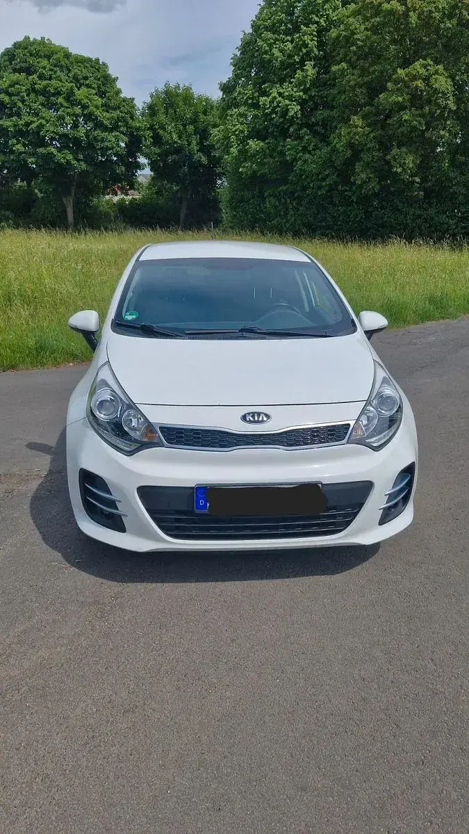 Gebraucht Kia Rio Premium 84 PS (61 kW) 2016 Weiß Kleinwagen