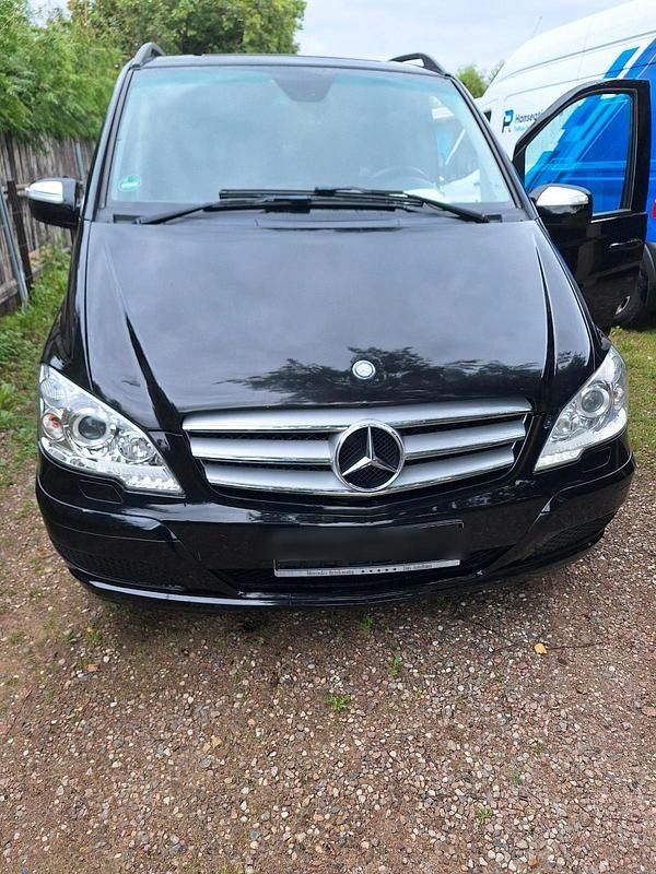 Schwarz Gebraucht 2011 Mercedes Viano Van / Kleinbus | 18.680 € (Fairer Preis) - Bild 1/4