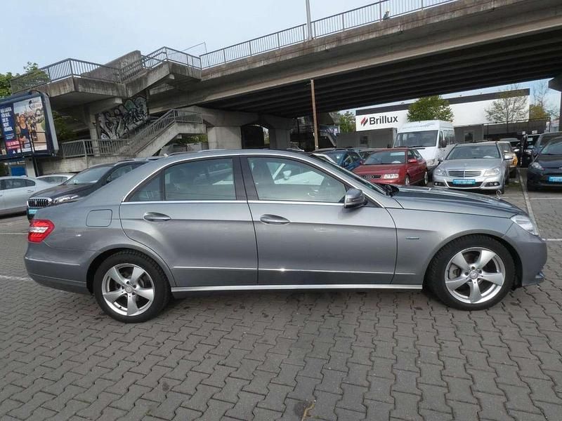 Second-hand Mercedes E200 184 CP (135 kW) 2011 Argintiu Berlinǎ