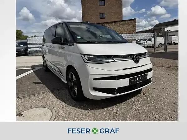 Candyweiß / deep black perleffekt Gebraucht 2025 VW Multivan Van | 56.940 € (Etwas zu teuer) - Bild 1/4