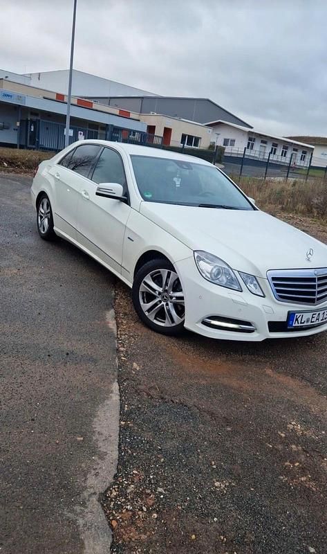 Gebraucht Mercedes E200 136 PS (100 kW) 2012 Weiß Limousine