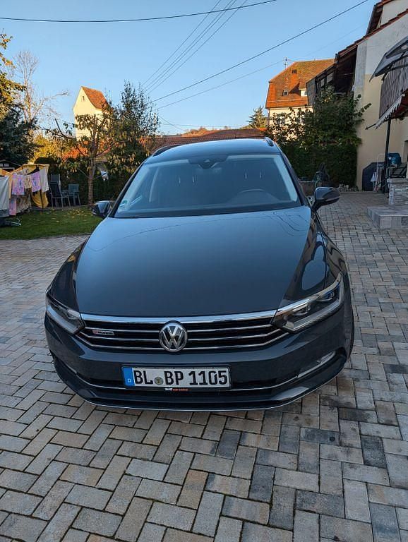 Schwarz Gebraucht 2016 VW Passat Highline Kombi | 11.999 € (Guter Preis) - Bild 1/4
