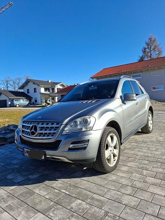 Gebraucht Mercedes ML350 231 PS (169 kW) 2011 Grau SUV