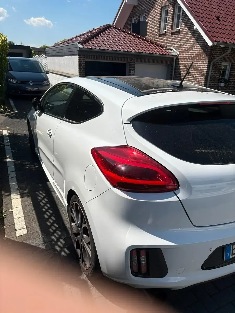 Używany Kia ProCeed GT 204 KM (150 kW) 2014 Biały Hatchback