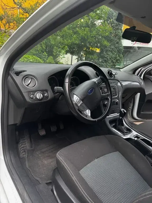 Gebraucht Ford Mondeo Ambiente 120 PS (88 kW) 2011 Weiß Limousine