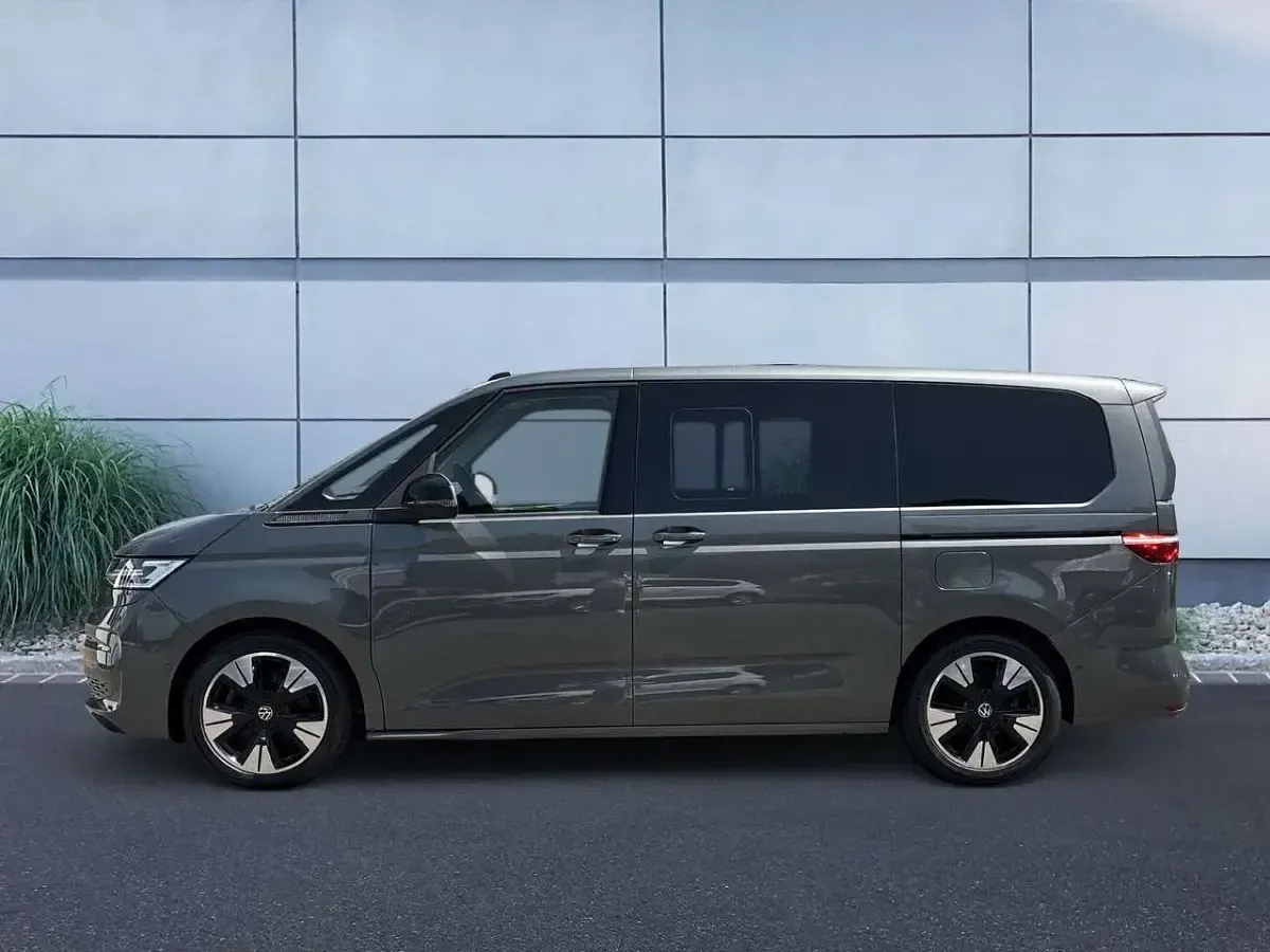 Gebraucht VW Multivan Pro 150 PS (110 kW) 2025 Indiumgrau metallic Van / Kleinbus