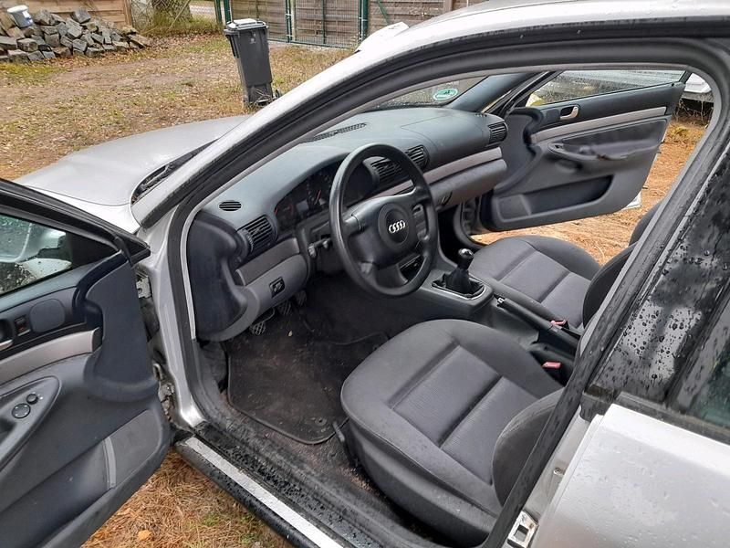 Gebraucht Audi A4 102 PS (75 kW) 2000 Silber Limousine