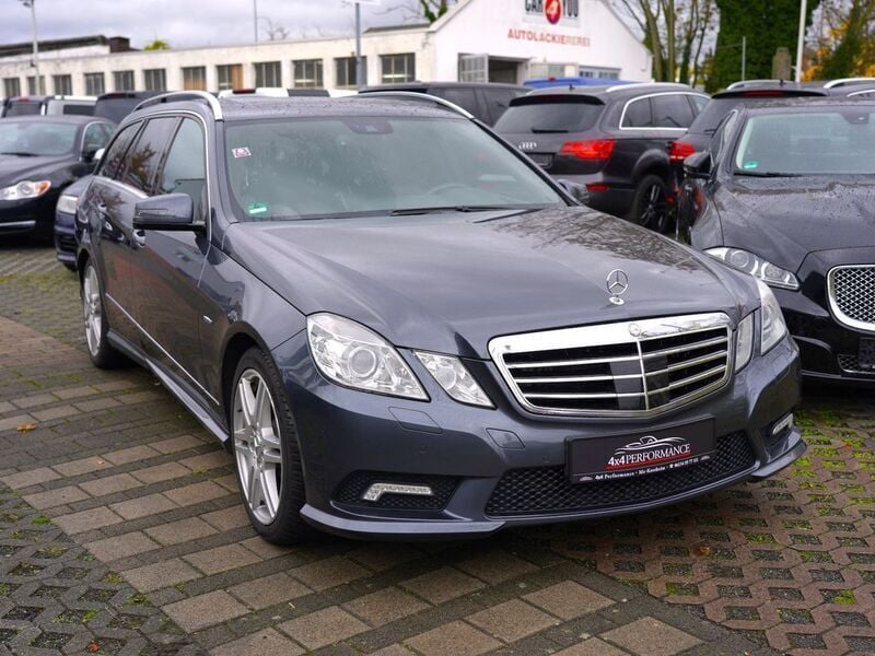 Grau Gebraucht 2010 Mercedes E350 AMG Limousine | 16.995 € (Etwas zu teuer) - Bild 1/4