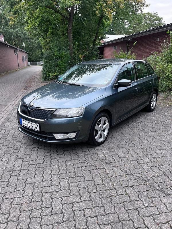 Grau Gebraucht 2015 Skoda Rapid Kleinwagen | 6.999 € (Fairer Preis) - Bild 1/4