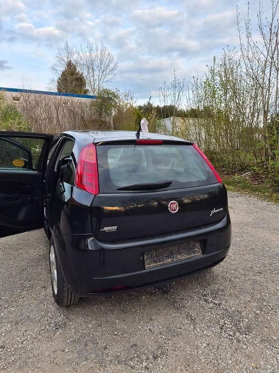 Gebraucht Fiat Punto Pop 69 PS (50 kW) 2013 Schwarz Kleinwagen