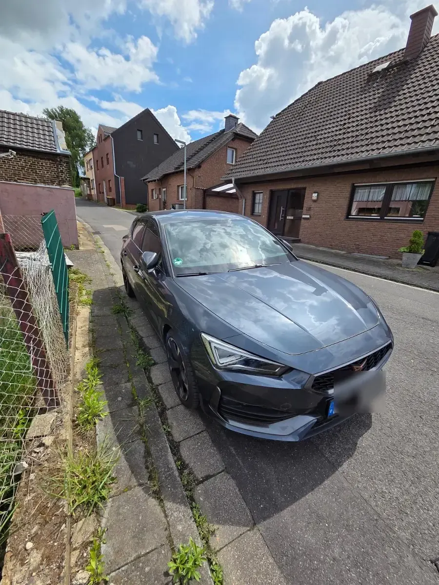 Gebraucht Cupra Leon 150 PS (110 kW) 2024 Grau Limousine