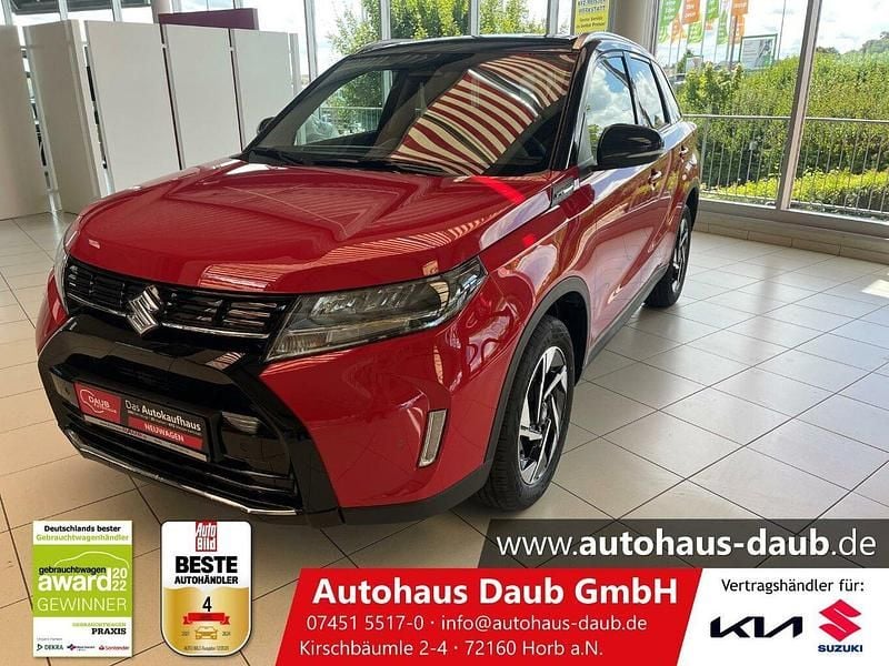 Bright red / cosmic black pearl metallic Neu 2025 Suzuki Vitara Comfort+ SUV | 26.240 € (Fairer Preis) - Bild 1/4