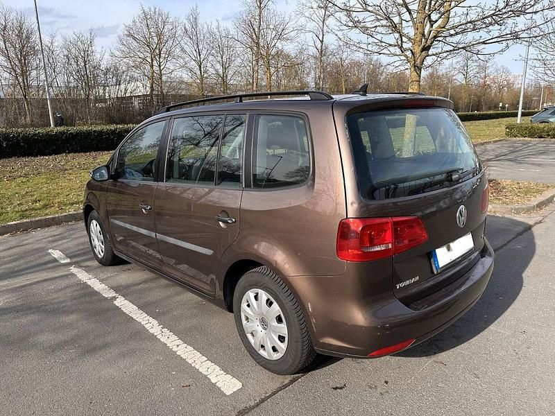 Gebraucht VW Touran 140 PS (102 kW) 2011 Braun Van / Kleinbus